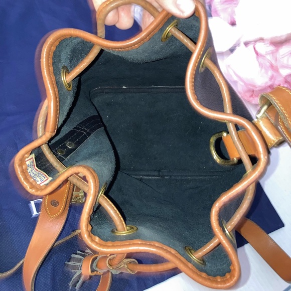 Dooney & Bourke Vintage Leather Bucket Bag (doesn’t include dust bag) - Picture 11 of 16